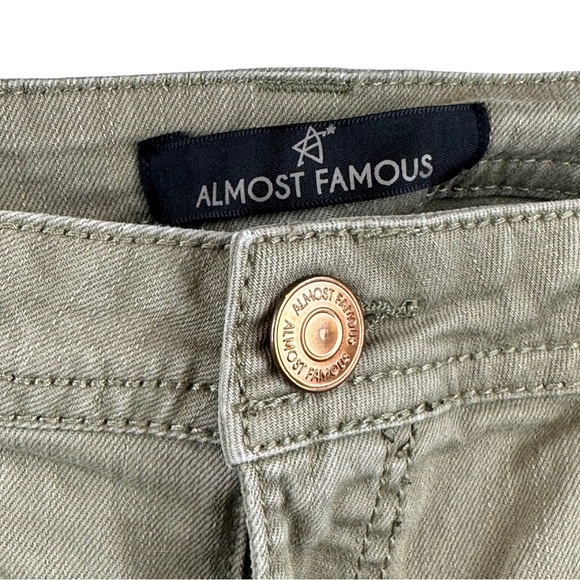 ALMOST FAMOUS DISTRESSED TAN
SKINNY JEANS SIZE 11 - Picture 3 of 12
